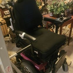 Fully rechargeable electronic mobility chair