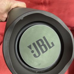 JBL BOMBOX 