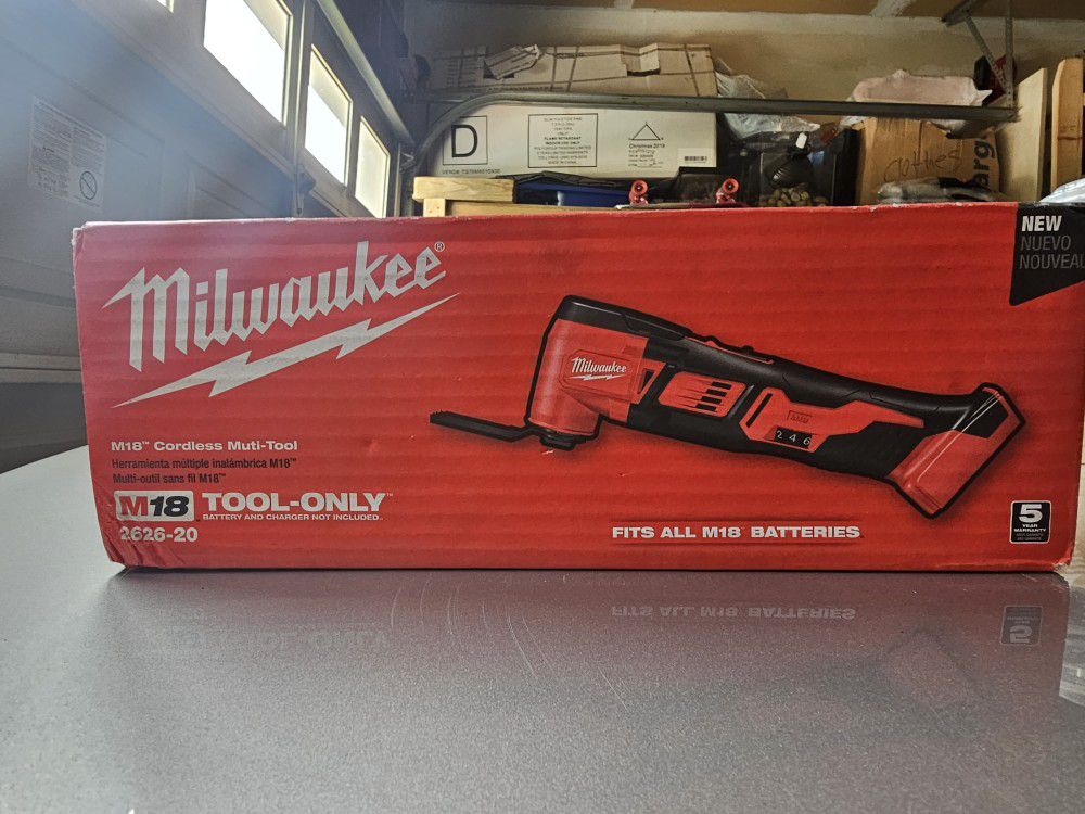 Milwaukee

M18 18V Lithium-Ion Cordless Oscillating Multi-Tool (Tool-Only)

