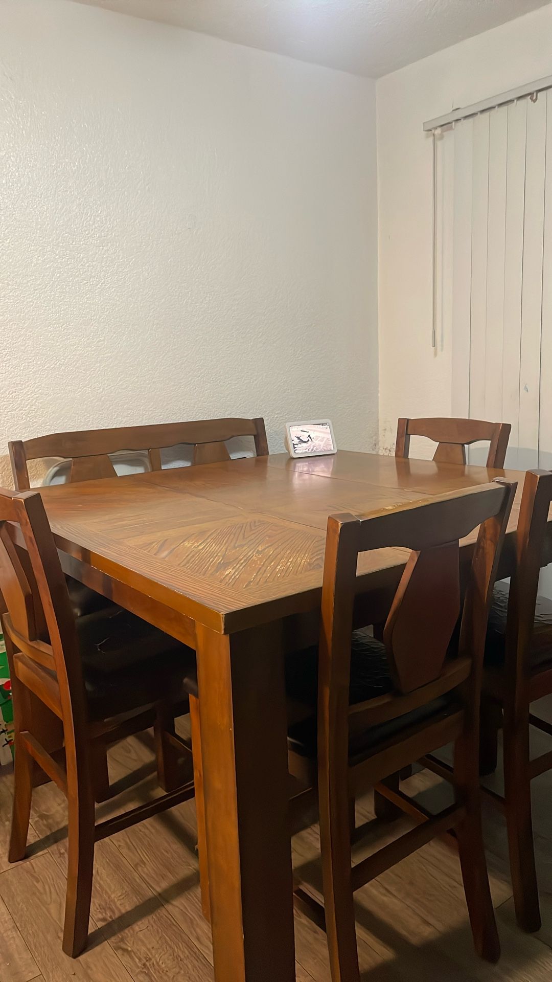 Dining Table (BEST OFFER)