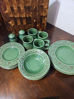 Christmas dish set!! Green Holly Berry Ceramic Dinnerware Set