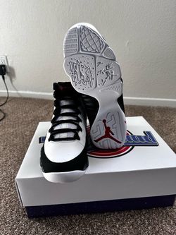 Jordan 9 Space Jam (size 9.5)