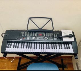 Piano 61 Key , DVD, Lesson Book . No Trade.