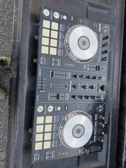 Pioneer DDJ-SR Serato controller