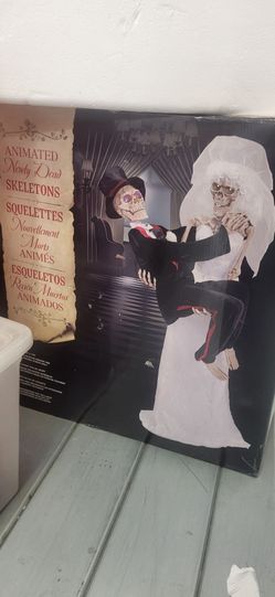 5ft tall HALLOWEEN DECOR BRIDE AND GROOM SKELETON