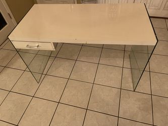 White Desk 