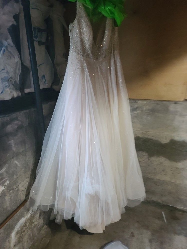 David's Bridal Wedding Dress Size 16