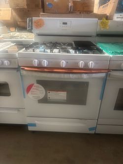 Stove gas range Frigidaire 5 burner white w 30”