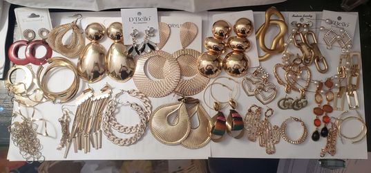 Lot of gold tone earrings