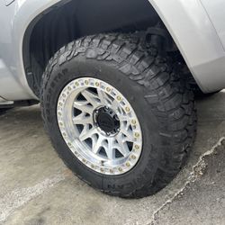 Vendo Rines Nuevos 17x9 De 6-139.7 Con Llantas 265/70/R17 Nuevas INSTSCION Y Balance Gratis Con Garantía Por $1400