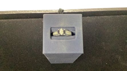 10K white gold ladies diamond ring