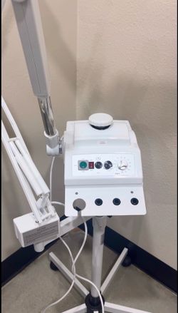 Steamer / high frequency machine / magnifying light