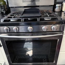 Samsung Stove, Dishwasher, And Microwave 