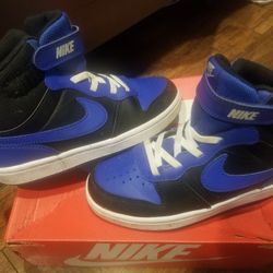 Boys Nike Court Borough Mid 2