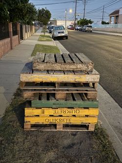 FREE PALLETS