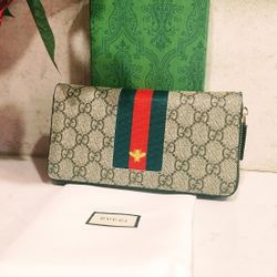 Gucci Supreme Long Wallet Round Zip