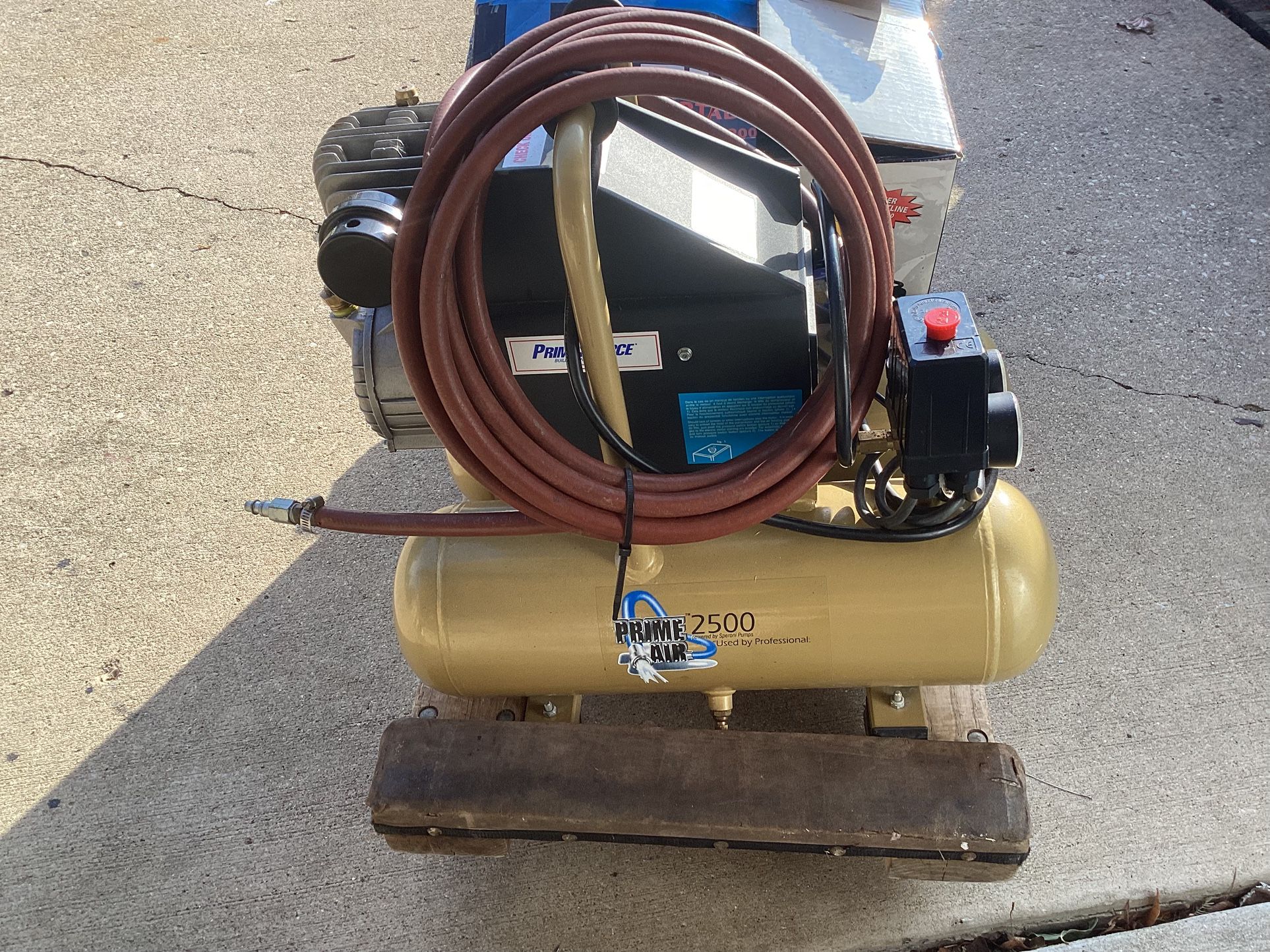 Twin tank professional air compressor very quiet