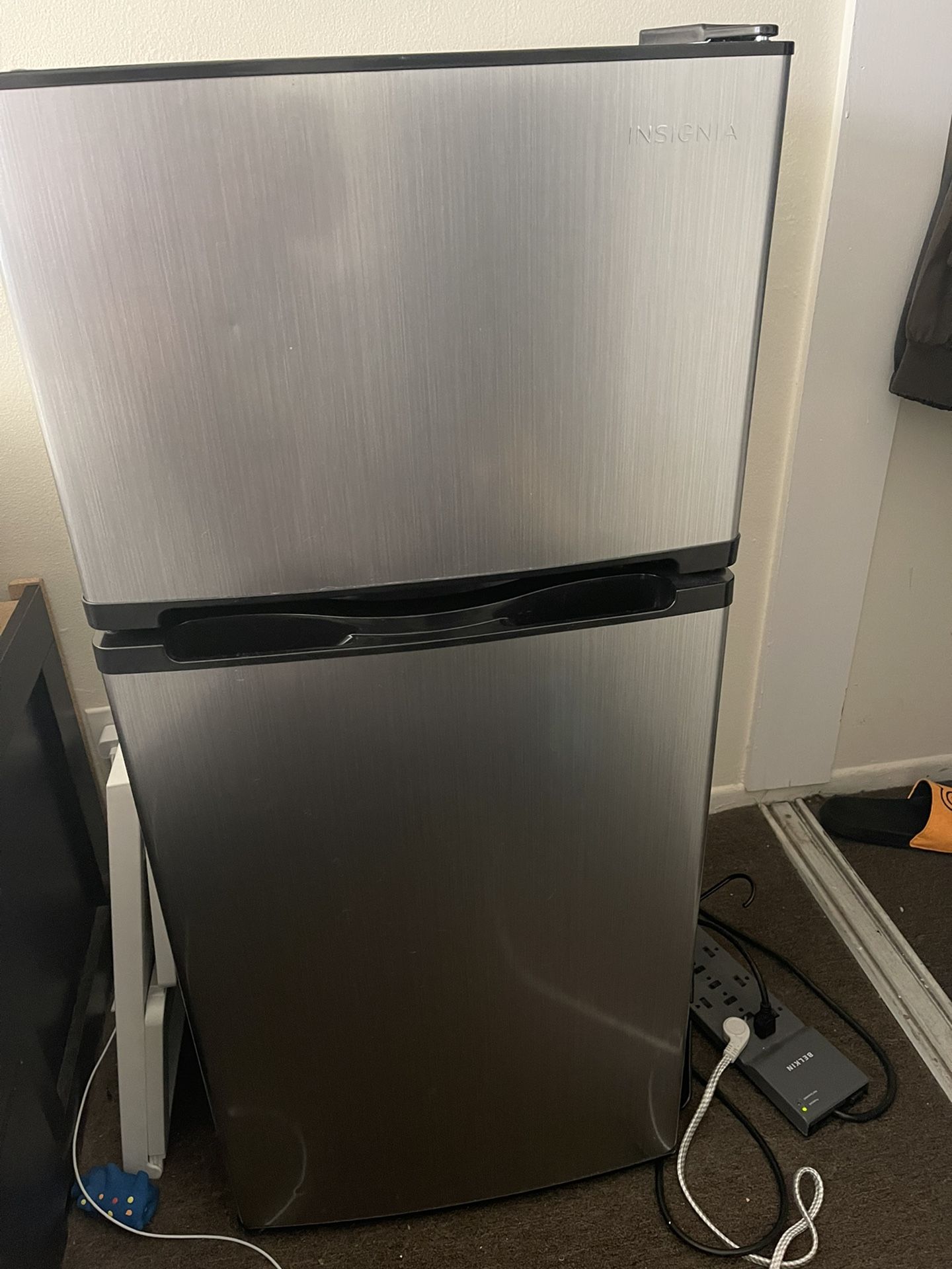 Insignia Mini Fridge for Sale in Bell Gardens, CA OfferUp