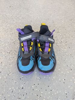 Boys basketball shoes