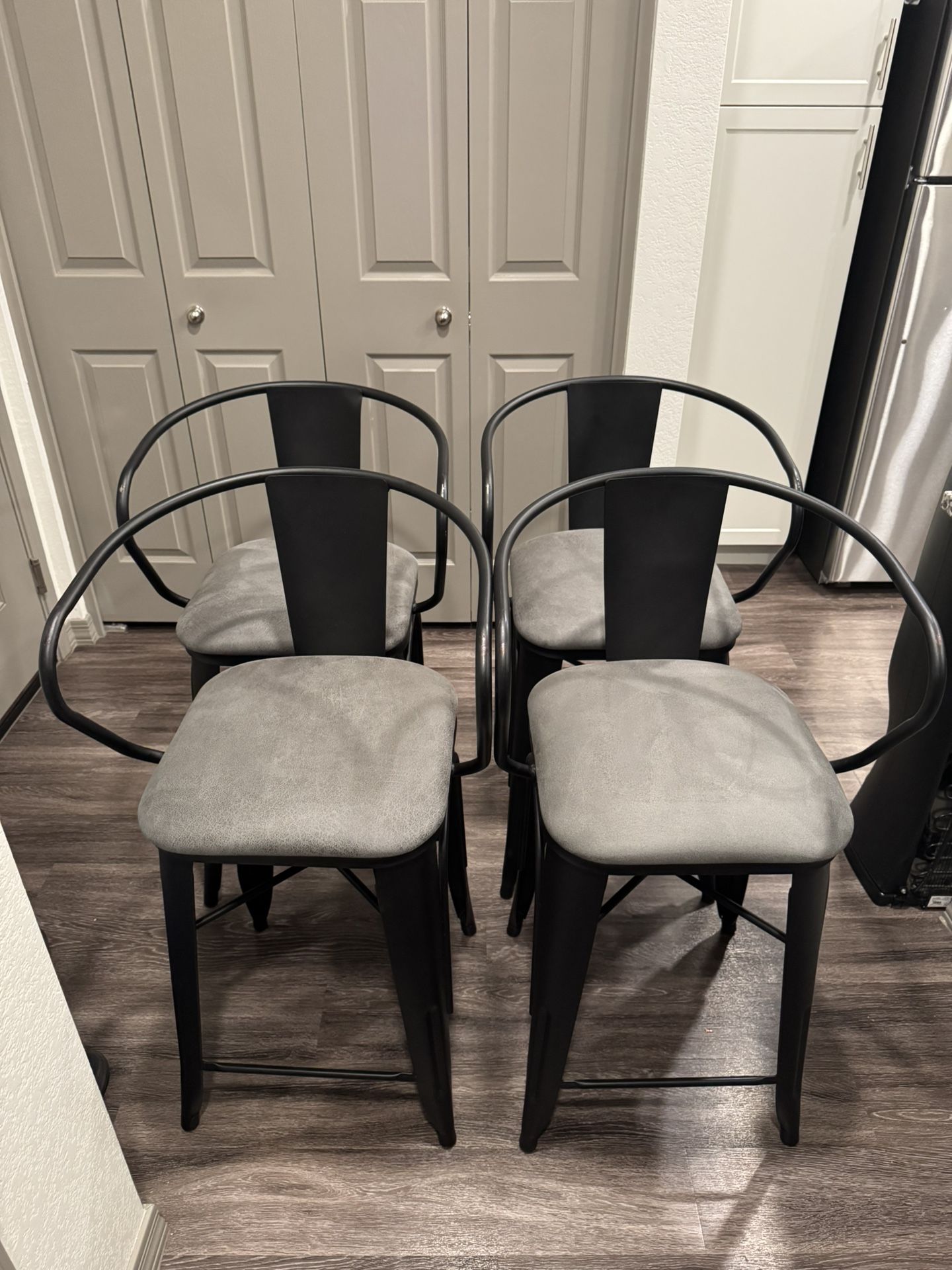 4 Bar Stools