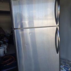 Refrigerator Refrigidairy 