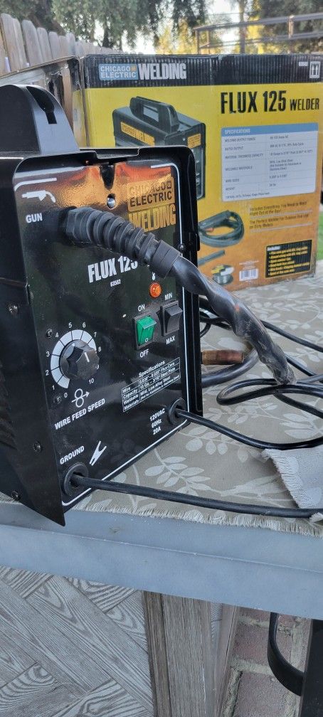 Chicago Electric Flux 125 Welder