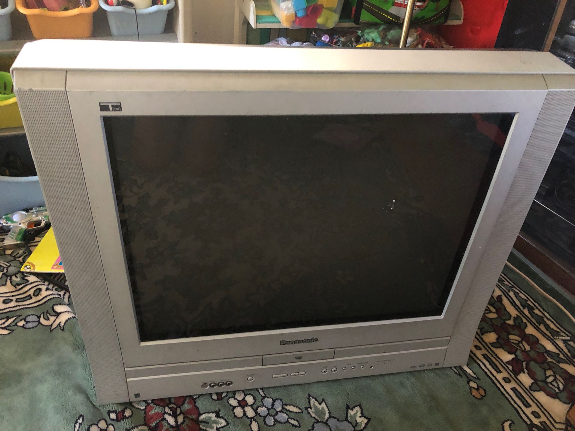 Panasonic TV w/built in DVD PLAYER 27” used
