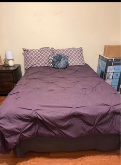 Full bed with base
