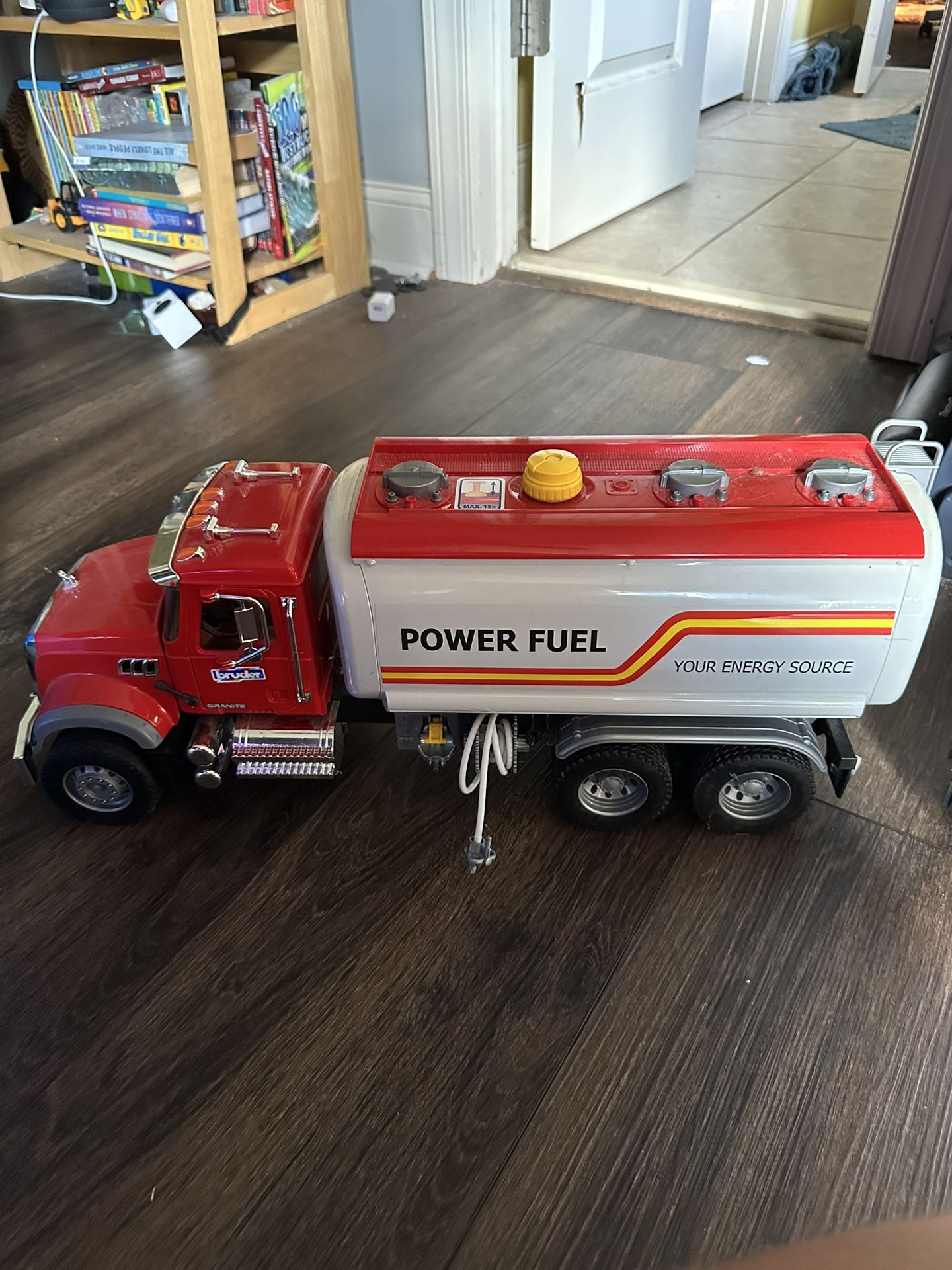 Bruder Fuel Tanker With Working Pump