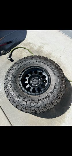 37” Toyo RT Trails 17” Method 315s