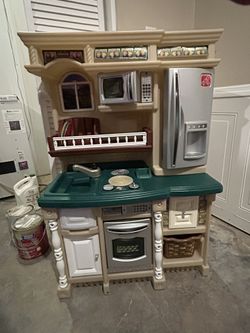 Step 2 Kitchen And Table With 4 Chairs