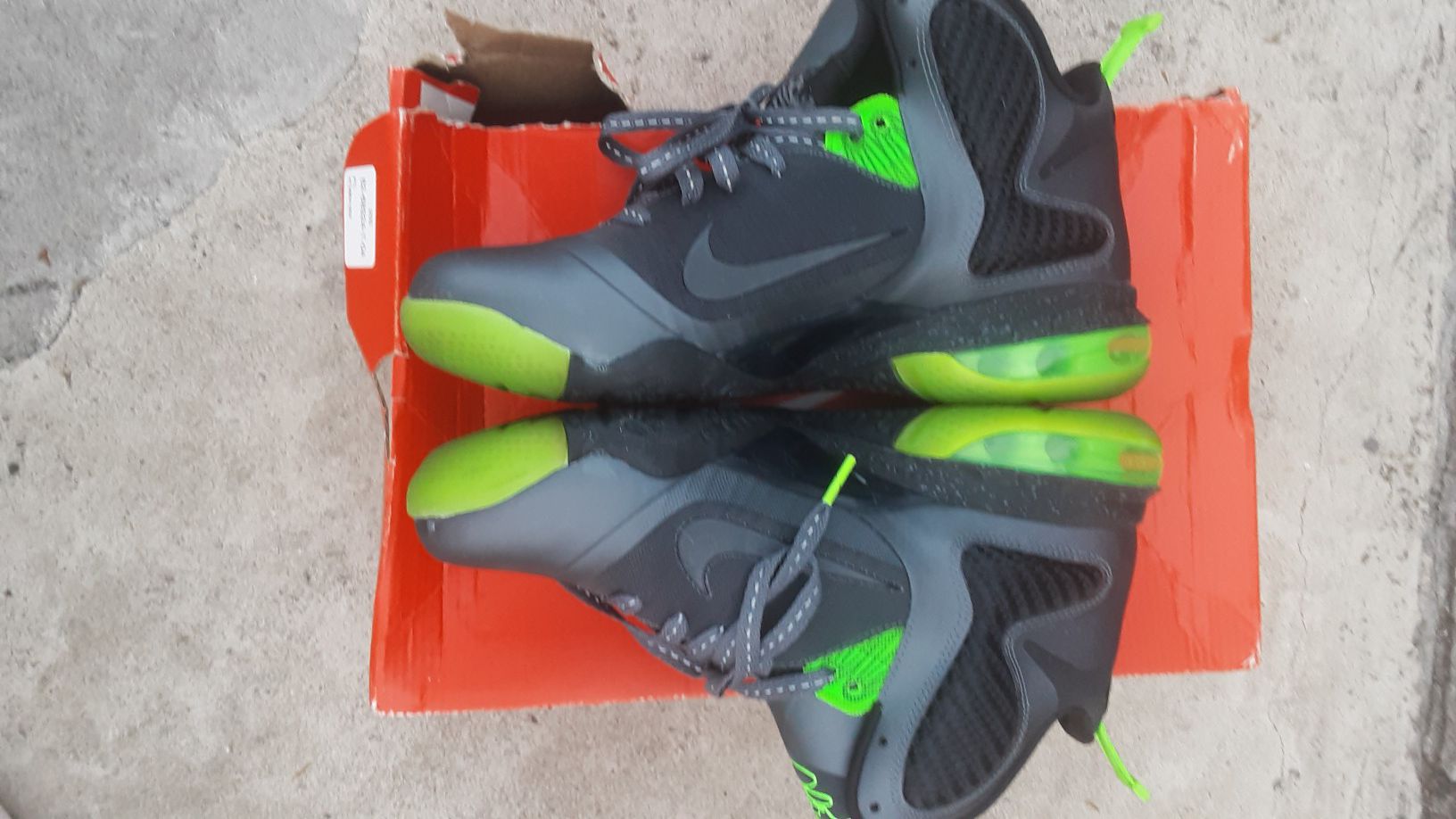 Size 7y Lebron 9 Dunkman Strong 9/10 condition
