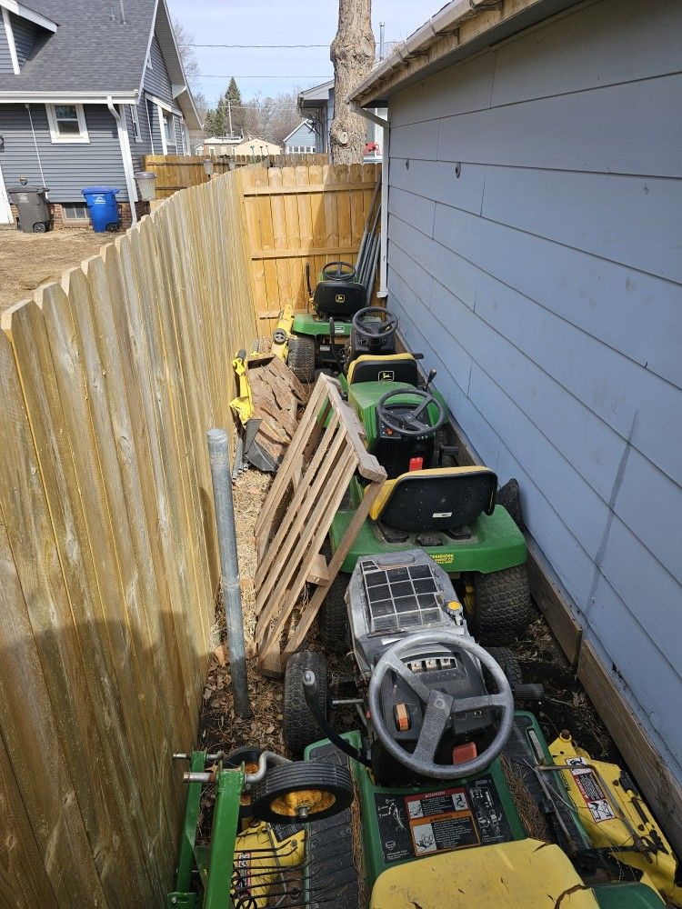 John Deere Lawn Tractors