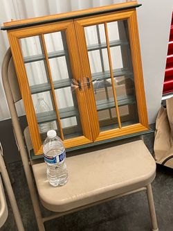 Knickknack display case