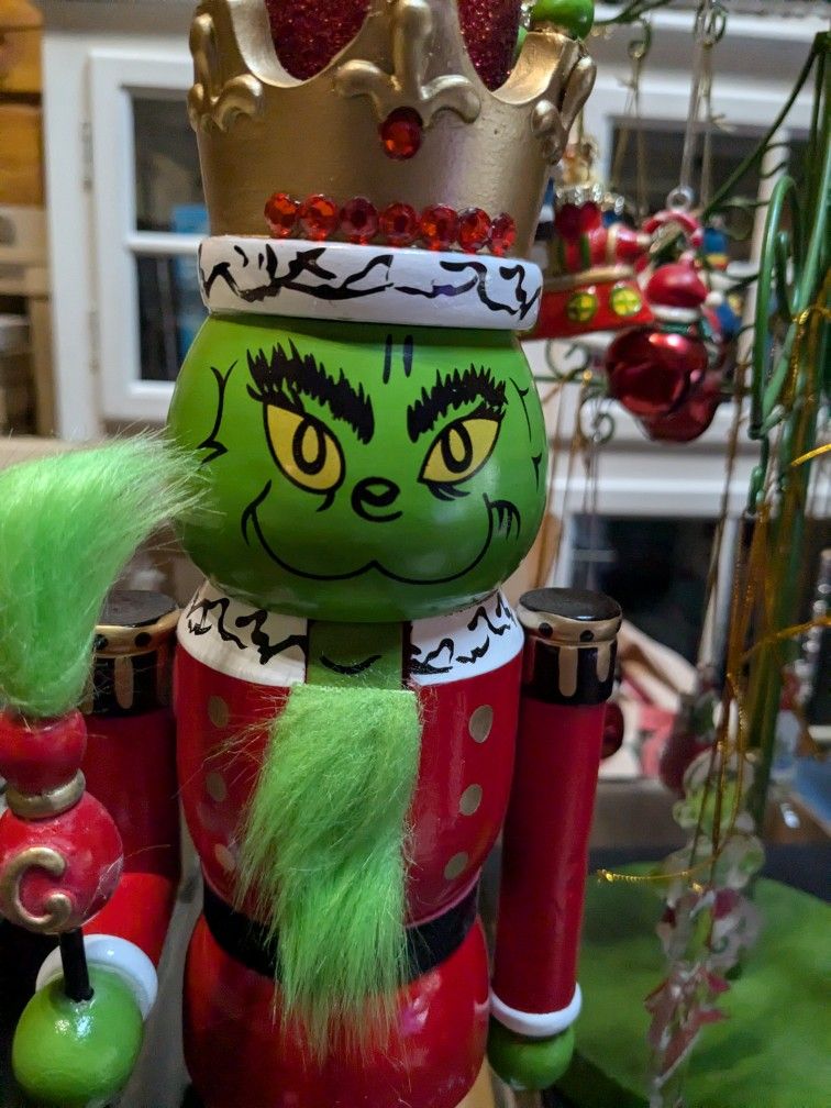 Grinch Nutcracker - New