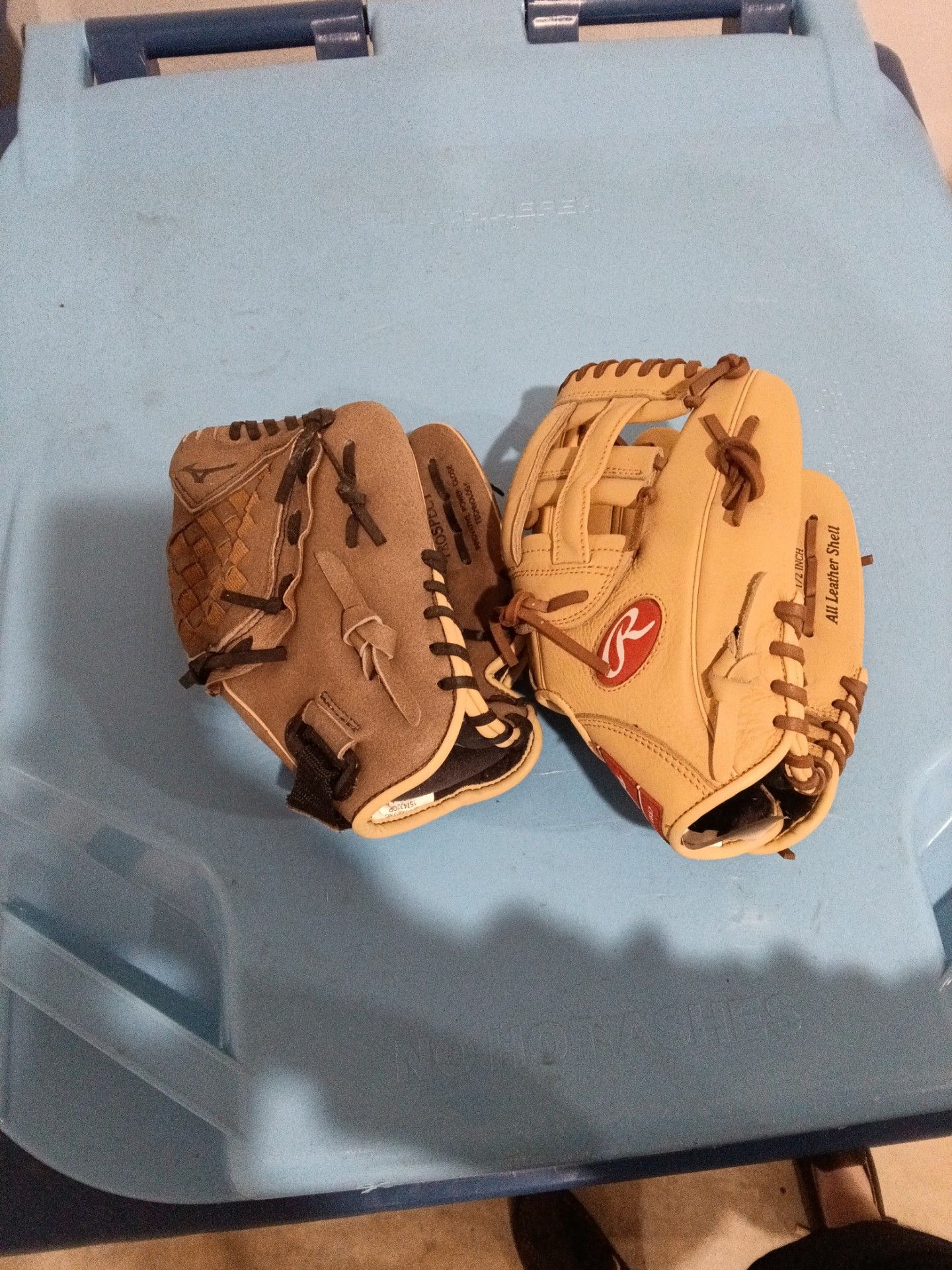 Baseball gloves