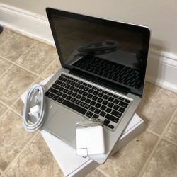 Apple Laptop 