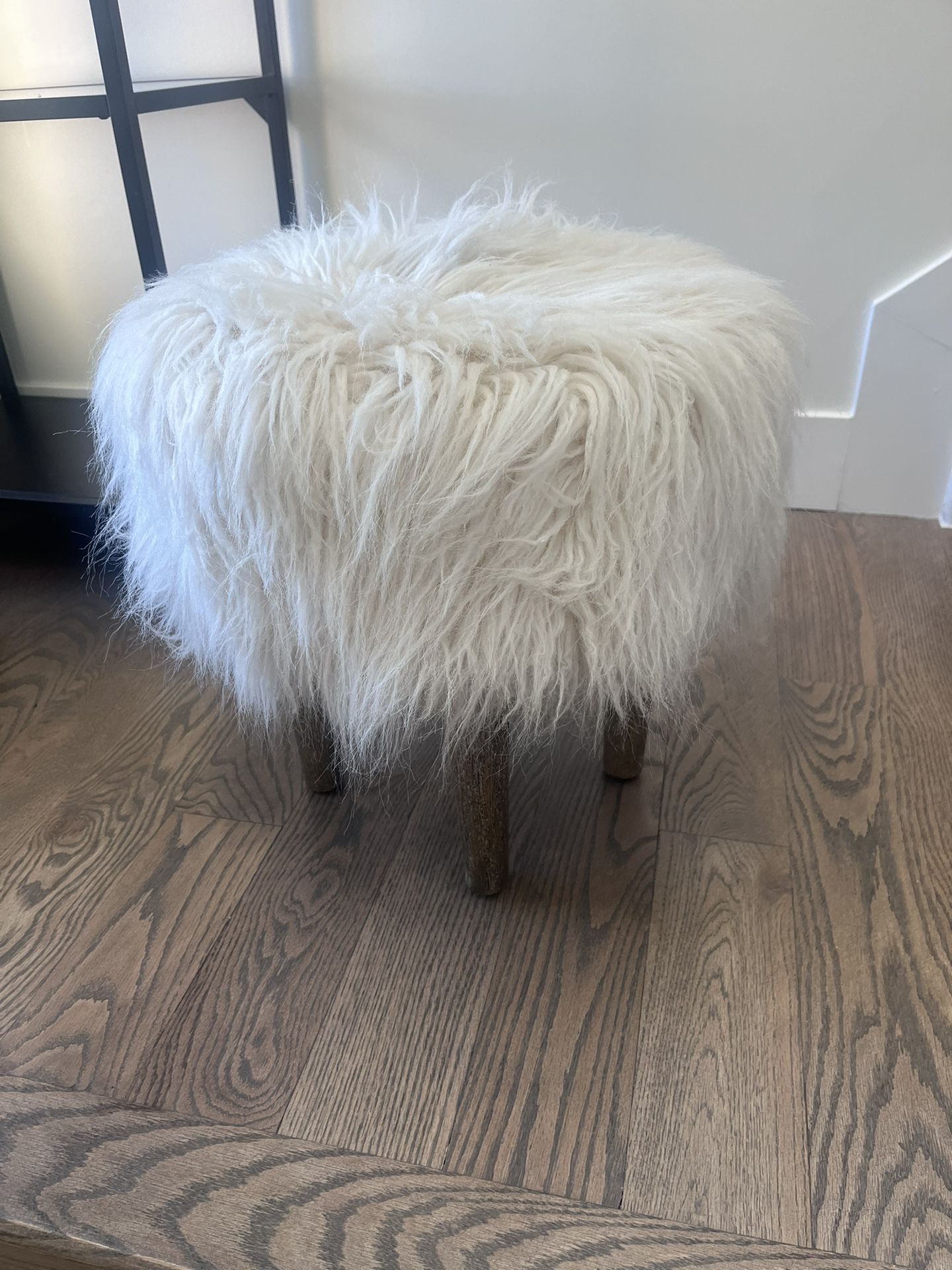 Cream Footstool / Ottoman - Round