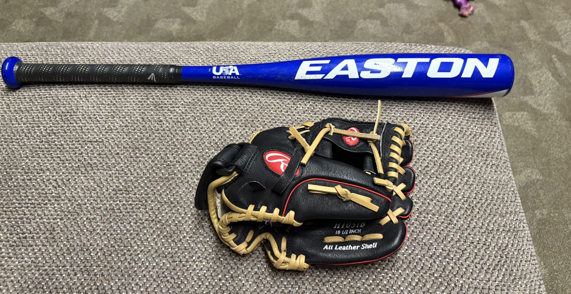 Rawlings Youth Glove 10.5 , Easton Bat Youth 26 Inch Great Condition