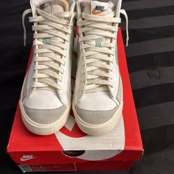 Men’s Nike sneakers