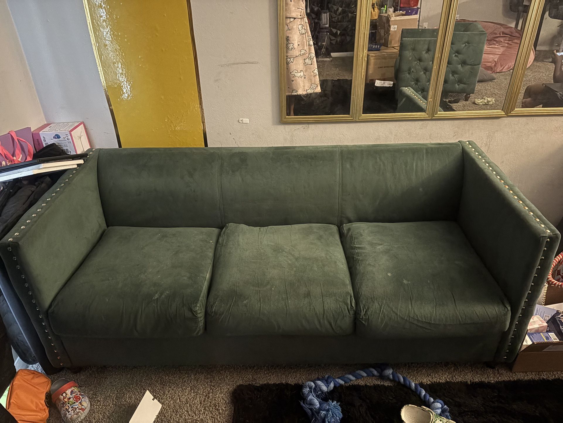 LOVESEAT AND COUCH SET