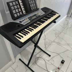 Great Yamaha Keyboard With Stand.  ,comes With Wall Charger ! Works Great 