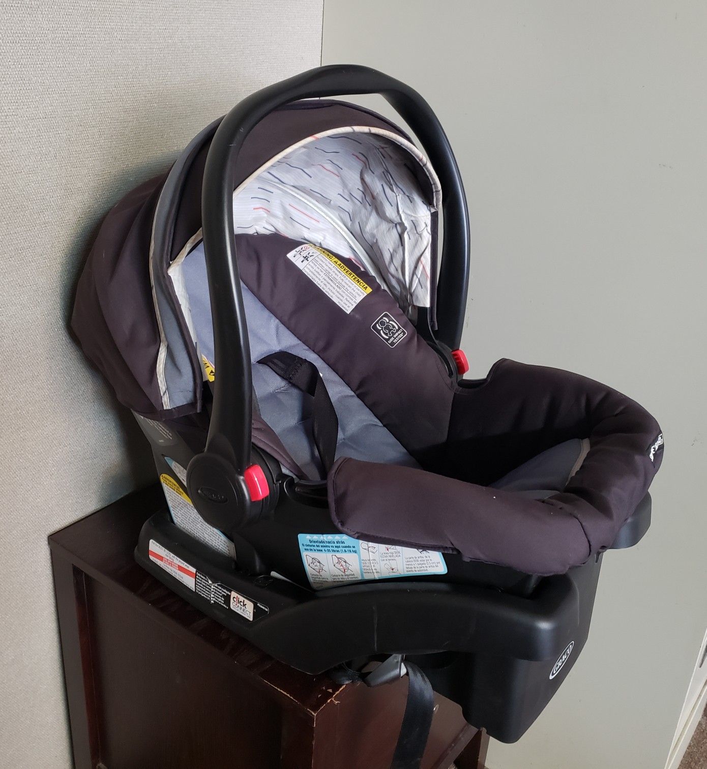 Car seat with base by Graco