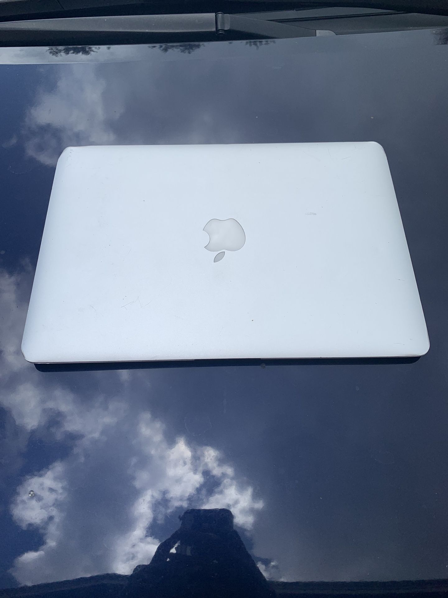 Apple MacBook!!!