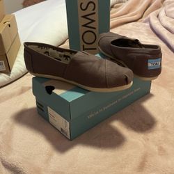Women Toms
