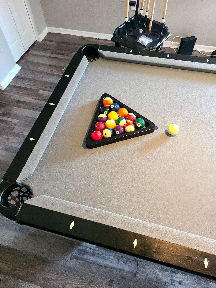 Must GO Today! Excellent Pool Table