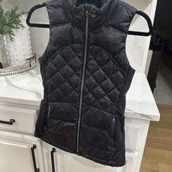 Lululemon Vest. Size4 , Like new 