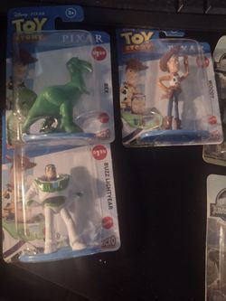 24 figurines
