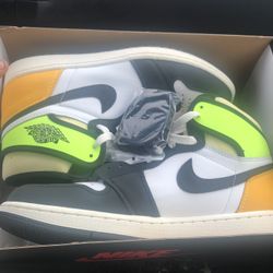 Air Jordan 1 Retro High OG Volt Gold