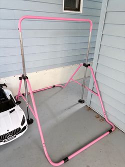 Adjustable gymnastics bar